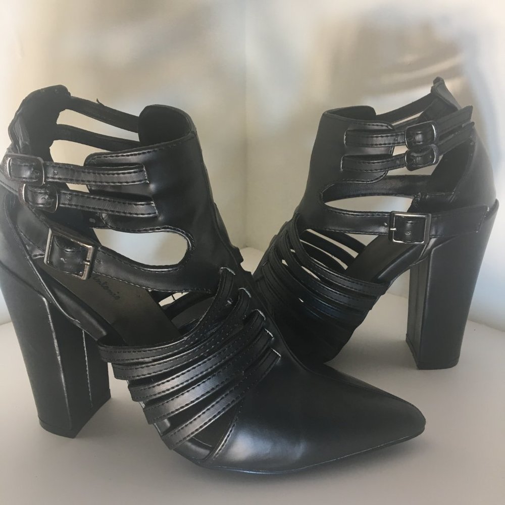 Michael Antonio US 7 closed toe black heels